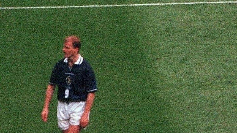 1998 г. Група, Бразилия - Шотландия (2:1).
Кафу прави любимото си салто, след като Бразилия вкарва късен гол на шотландците и печели мача на откриването. Британският тим се би гордо със световния шампион, но в 88-ата минута се предаде.