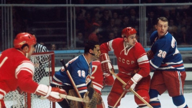 Чехословакия побеждава агресорите от СССР два пъти на Световното първенство по хокей пре 1969 г., но въпреки това "Сборная" взима титлата