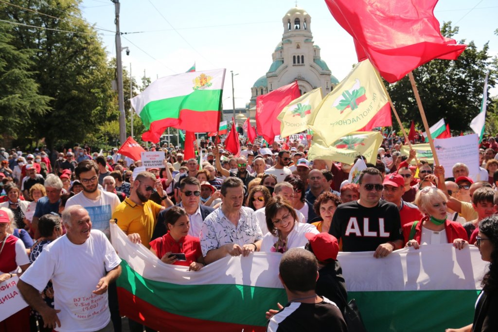 Шествието замени традиционните чествания на връх Бузлуджа.