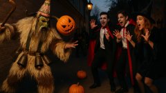 "Да си имаме уважението; нашите вампири и таласъми са по-автентични от чуждите. И вървят с по-люта ракия", пише Драго Симеонов в седмичния си обзор (изображението е генерирано с ChatGPT).