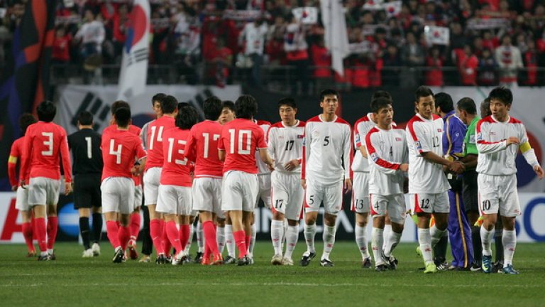 Както знаем от слухове, поради провала на отбора на КНДР на миналото световно първенство, треньорът и всички футболисти били пратени в трудов лагер.