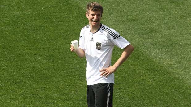 3. Томас Мюлер, Германия (2010, 20 години)

През лятото на 2010-а тъкмо бе завършил първия си 

сезон в Байерн. Той отбеляза 5 гола в 6 мача за 

Бундестима и той спечели третото място за втори 

пореден път. Попадна сред номинираните за Златната 

топка.