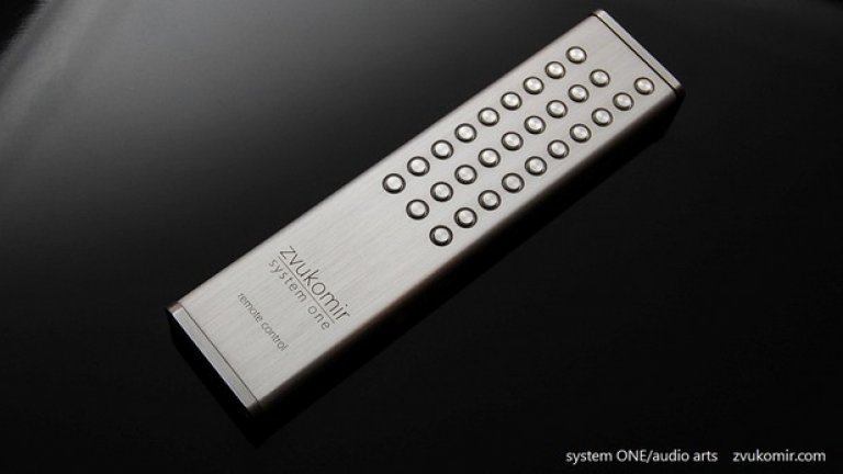 Преди една година той за пръв път имал възможността да чуе системата в по-завършен вид. Пуснал си албума на Роджър Уотърс от 1992 г. Amused to Death, записан с 3D алгоритъма за аудио обработка QSound. Макар че имал забележки по звука, знаел, че е на прав път и се чувствал уверен след чутото