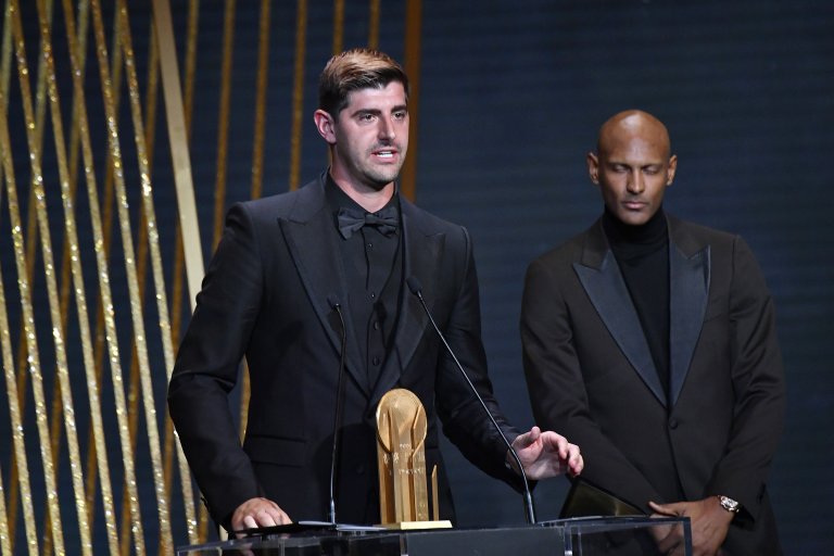 Тибо Куртоа с трофея "Лев Яшин" за най-добър вратар за 2022 г.