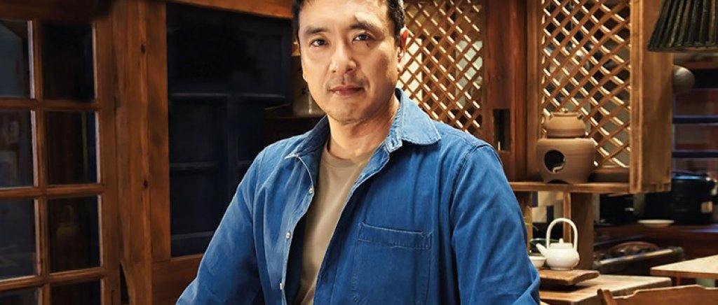 Midnight Diner (2015) 
Поредният сериал за храна, само че по-специална такава. Мистериозен собственик на ресторант, наричан Майстора, отваря своето заведение в полунощ. Меню няма. Всеки поръчва каквото иска. Собственикът приготвя индивидуални ястия з