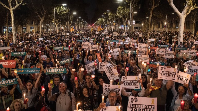 Над 200 хил. каталунци излязоха на протест в защита на арестувани лидери