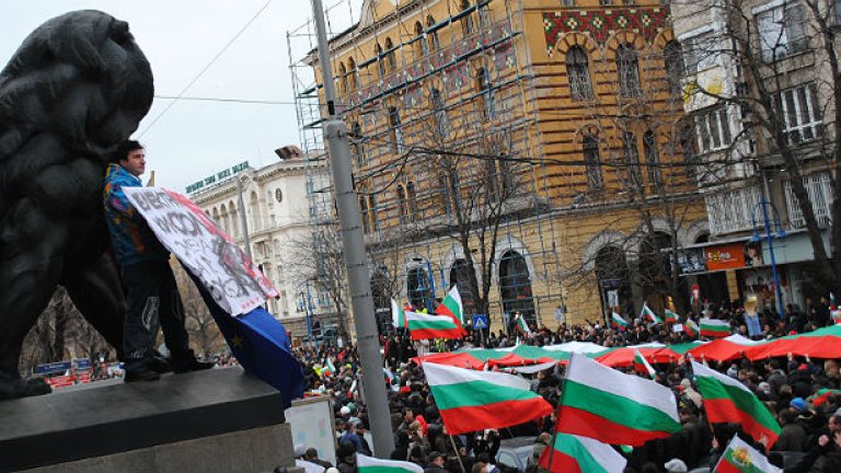 Такива протести до момента не е имало и това прави политиците склонни на реален диалог. Не бива в този момент да оставяме екстремистите и интересчиите сами на улицата.