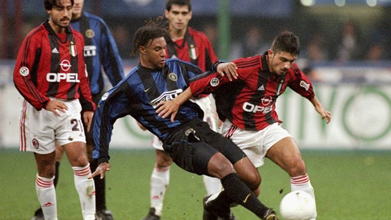 Той е пълен рогач и "грозник", не може да бие дузпи и да си върже вратовръзката