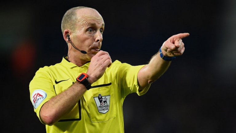 Майк Дийн е възприеман като клоун от феновете в Англия и странното му съдийство отново беше тема след мача между Ман Юнайтед и Уест Хем в началото на годината. Реферските грешки обаче далеч не се изчерпват с него