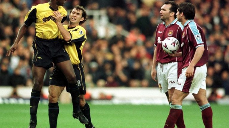 10. Уест Хем – Арсенал 2:1, октомври 1999 г.
Паоло Ди Канио вкара и двата гола за домакините. Точно за нарушение срещу него бе изгонен Патрик Виейра. След това французинът удари Нийл Рудок, като изглеждаше, че дори го наплю. По-късно и Марк-Вивиан Фо бе изгонен.