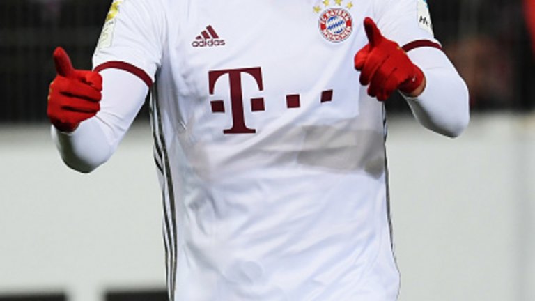 Левандовски и останалите в бели екипи не простиха на съперника и вече са на крачка от финала в турнира