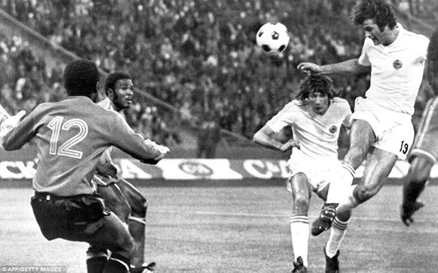 Една от най-запомнящите се в цифрово изражение победи на световно първенство е тази на Югославия над Заир с 9:0 през 1974-а година в Германия. Тук Душан Байевич бележи с глава единия от трите си гола