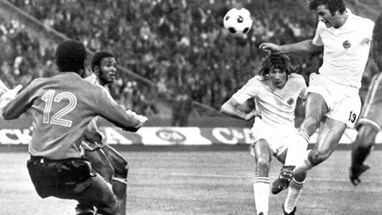 Една от най-запомнящите се в цифрово изражение победи на световно първенство е тази на Югославия над Заир с 9:0 през 1974-а година в Германия. Тук Душан Байевич бележи с глава единия от трите си гола