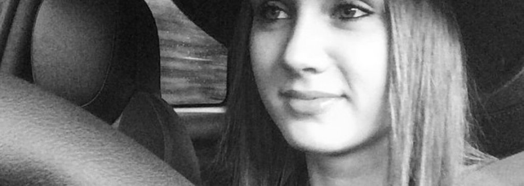 Естел Бергкамп
Естел упорито страни от медиите и светския живот и репортерите в Холандия успяха само да отбележат, че щерката на Денис Бергкамп е влязла в колеж.