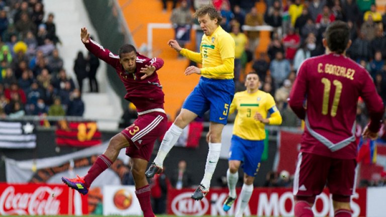 Бразилия записа деветата си победа за 2011 г. след 2:0 срещу Египет