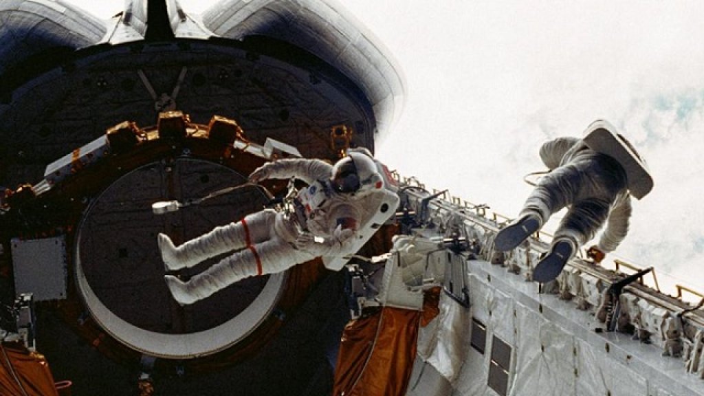 astronauts-space