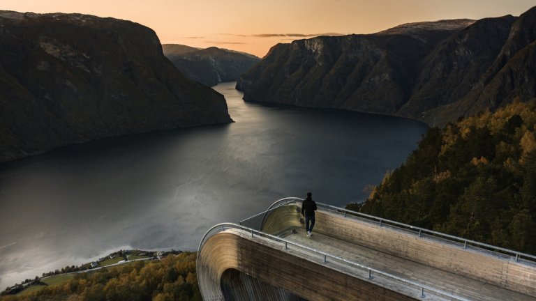 Флом - приказното кътче от рая, застрашено от набезите на туристите