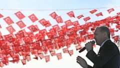 Промяната на конституцията цели да легитимира формалната все още власт на президента Ердоган