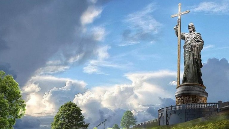 Внушителният паметник трябваше да се издигне над Воробьовите възвишения, но поради опасност от активизиране на свлачищни процеси, сега Москва му търси нова площадка