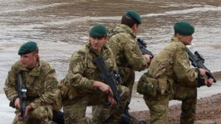 Забравете танковете и огромния флот - начинът за водене на война се променя и Великобритания трябва да отчете това