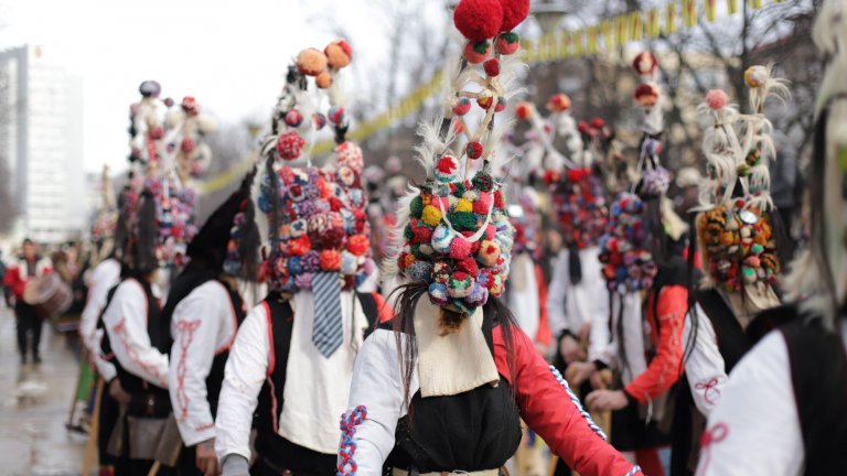 Фестивалът “Сурва 2024” в снимки: Силата на традициите срещу злите сили