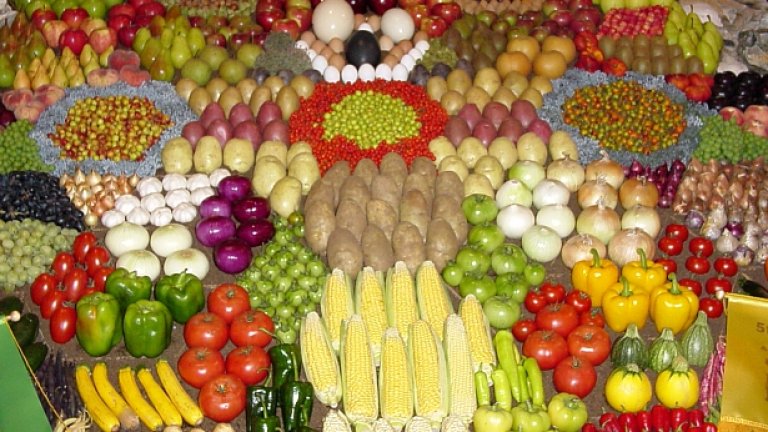 През март 2011 г. в сравнение с март 2010 г. са отчетени значително по-високи цени на картофите, чесъна и зелето (около 71 %)