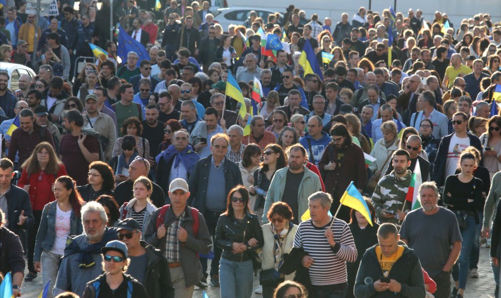 Шестие в подкрепа на Украйна тръгна към Руското посолство