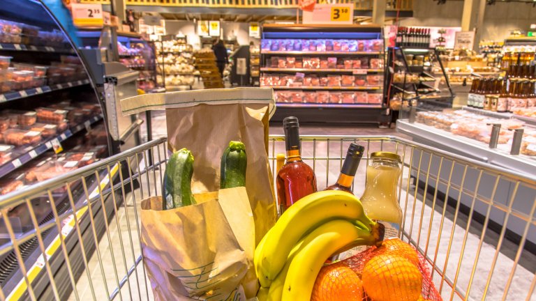 Празникът ще дойде, дори и да не се приготви питка с паричка с размерите на масичка за кафе