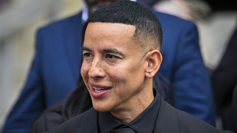 Daddy Yankee
Daddy Yankee, чието истинско име е Рамон Луис Родригес, навършва 50 години на 3 февруари. Все още се помни с мегахита си Gasolina, който го превърна в глобална звезда, но оттогава кариерата му сериозно се трансформира. От 2023 г. Daddy Yankee издава християнски песни, посветени на идеята да насърчават вярата в хората.