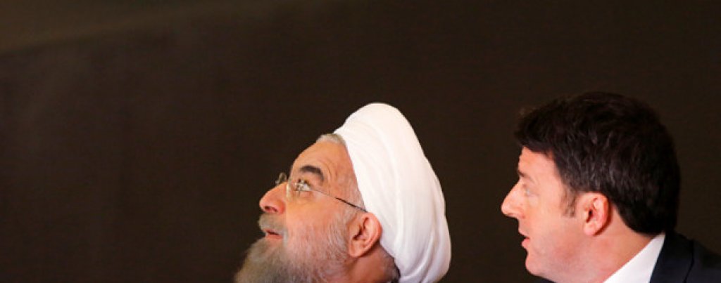 Хасан Рухани обясни, че иранската страна не е изисквала да се поставят белите кашони в музея. В отговор на въпроса за параваните, той отговори с дипломатично-многозначителен израз на благодарност: "Знам, че италианците са много гостоприемен народ, който се старае да положи максимални усилия за удобството на гостите си, за което ви благодаря"