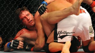 Участник в една от най-великите битки в UFC почина едва на 45 години