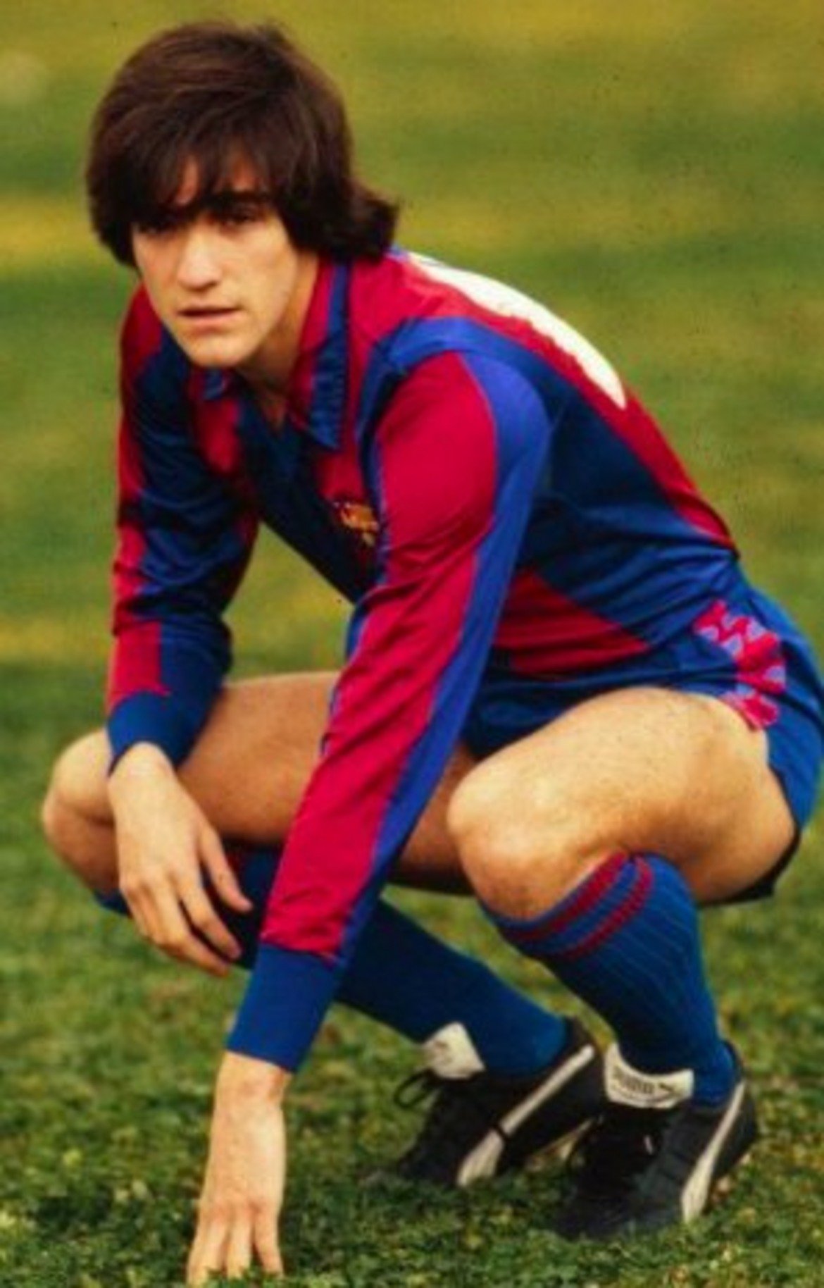 Маркос Алонсо Пеня също е продукт на академията на Расинг, след което играе пет години за Атлетико Мадрид, а през 1982-ра се превръща в най-скъпия испанец, когато Барселона плаща за него 150 милиона песети.

