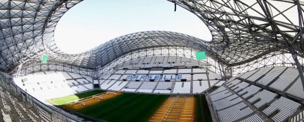 Срещу 1,6 млрд. евро Франция се сдоби с 10 прекрасни стадиона. 