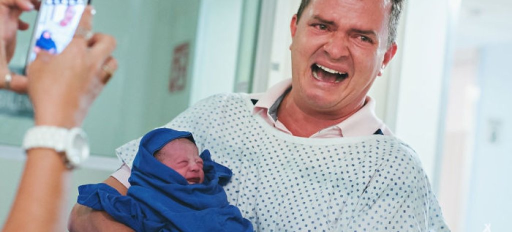 pregnancy-giving-birth-fathers-participating-delivery-room-37-59429a284cd8c__700