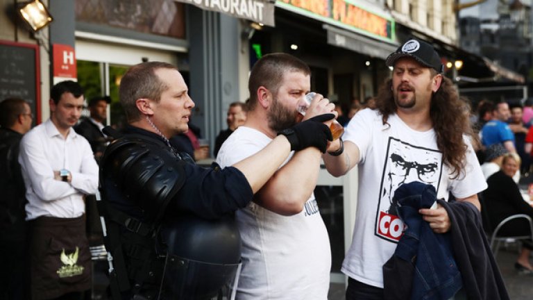 Руснаците отново нападат, този път сборна агитка на Англия и Уелс