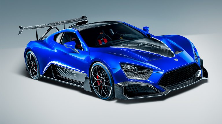 Zenvo TSR-SТози красавец е произведен в Дания, при това – почти изцяло на ръка. Има 1177 конски сили и ускорение от 0 до 100 км/ч за 2,8 секунди. Една от най-интересните екстри обаче не е мощността, а спойлера, който има три положения, които водачът да избере. Така спойлерът служи или като допълнителна въздушна спирачка, или като инструмент за още по-голямо ускорение.