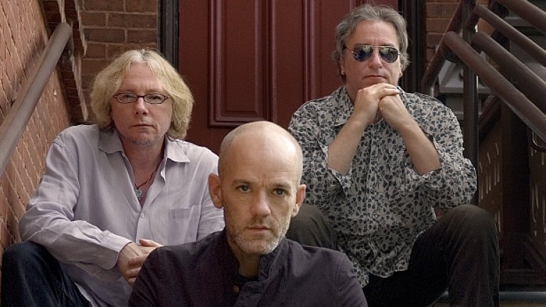R.E.M. днес - Майк Милс (вляво), Майкъл Стайп (в средата) и Бил Бери (вдясно)