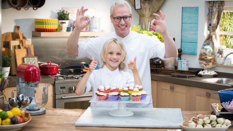 "Пекарната за малките с Рудолф" е още един формат, в който деца, които готвят по-добре от някои наши познати, се учат и показват уменията си на познатия на всички Рудолф ван Веен
