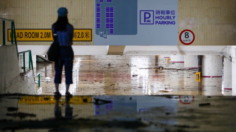 Наводнения в Хонконг заради най-тежките порои от 140 години