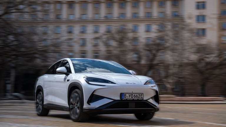 Китайската компания отваря два шоурума в София