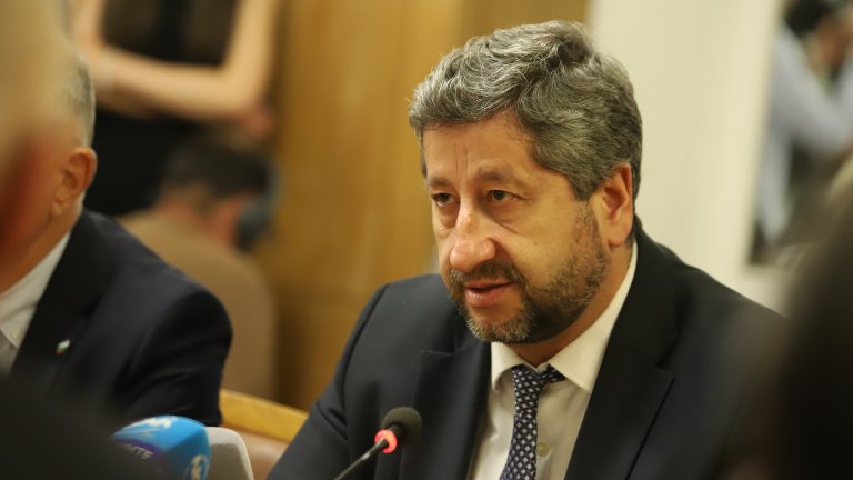 По думите му, ако се стигне до този сценарий, президентът трябва да влезе в ролята на реален посредник между партиите