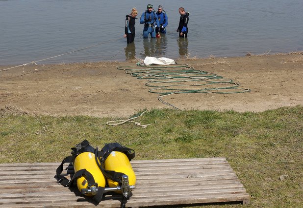 Военни демонстрираха водолазни умения (снимки)