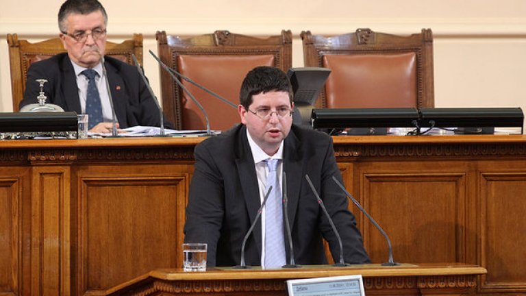 Бившият финансов министър води листите в София и Монтана от ДПС.