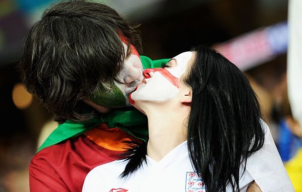 И накрая - малко международна любов на четвъртфинала Италия - Англия