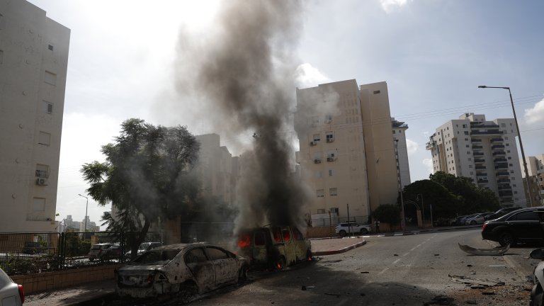 "Хамас" с инвазия в Израел: Израел обяви състояние на война