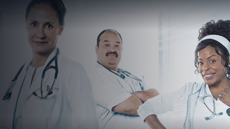 10. Getting On
Това не е стандартният  сериал за героични спасявания. Тук действието се развива в гериатрично отделение в Лонг Бийч. HBO ни поднесе три сезона на брутален, циничен и на моменти физически хумор за остаряването и смъртта. Малко бижу, което заслужаваше повече внимание.