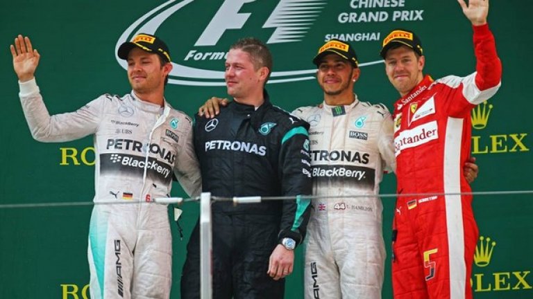 Феновете на Ferrari се надяват, че Себастиан Фетел ще успее да притисне фаворитите от Mercedes
