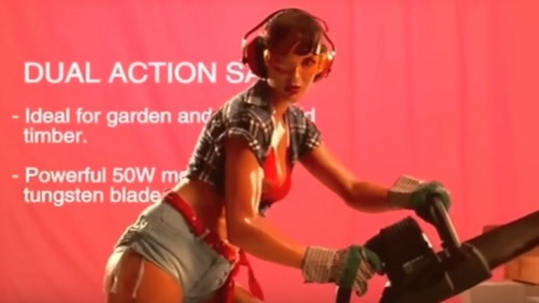 Benassi Bros - Satisfaction 
Това е клип, който точно както "Gangnam Style" и "Harlem Shake" доведе до така нареченото "предизвикателство". То кара приелите го да имитират максимално сполучливо или поне максимално забавно видеото на песента. 
Ясно е, че клипът е въздействащ, щом някакви хора се опитват да го имитират. Но освен това той е и много, ама много секси. Красиви мацки с изваяни тела и в изрязани дрешки, имитиращи работническо облекло обобщават гледката.