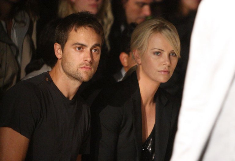Stuart Townsend was supposed to play Aragorn.  Pictured: with Charlize Theron, with whom he had a relationship for several years at the turn of the century.