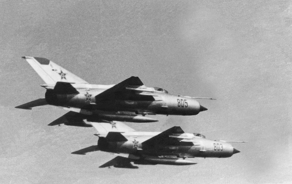 1280px-MiG-21MF(DF-SN-83-01219)